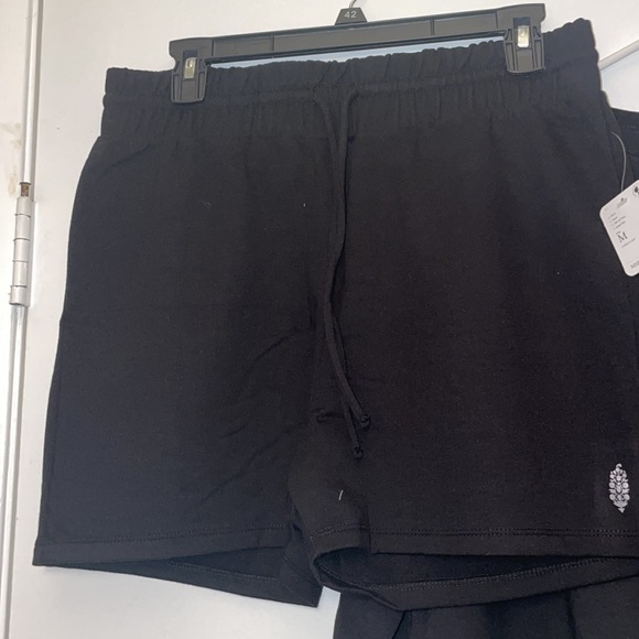 Free People SUNNY 2 PIECE SWEAT SHIRT & SHORTS SET Sz M - Picture 3 of 6